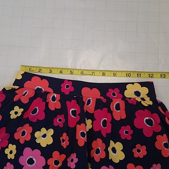 Lands' End Skirt w/ attached shorts, Girl Size 14 - Picture 5 of 6